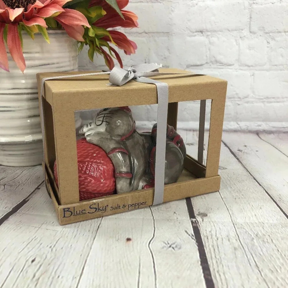 Blue sky salt and pepper shakers kitten with yarn